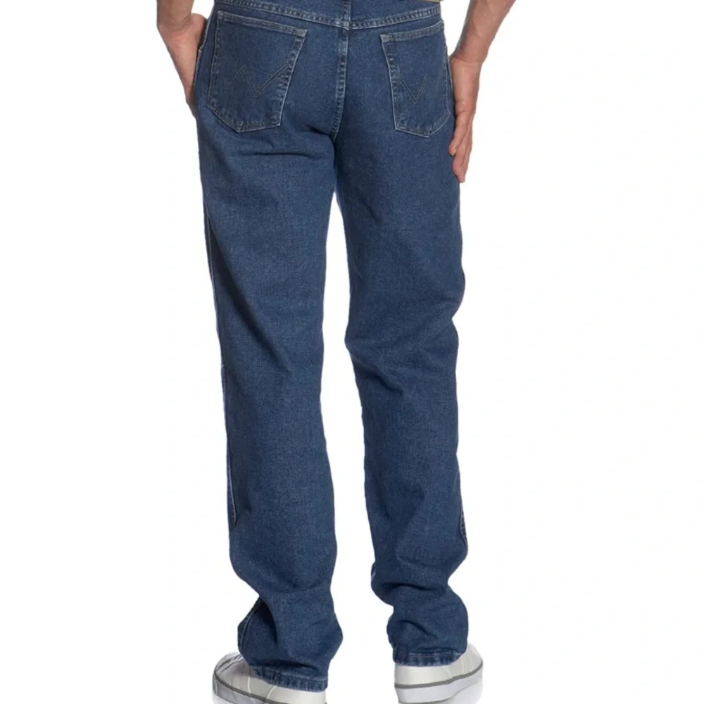 💥NWT💥 Men’s Wrangler Rugged Wear Relaxed Fit Jean  Size 42”x29” - Picture 2 of 5